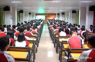 阳春市第二中学认真上好思想政治课