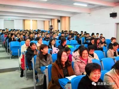 阳春三月 岁月巾帼显风流--武邑县第二中学举进行了第三届“巾帼建功岗位明星演讲比赛”预赛
