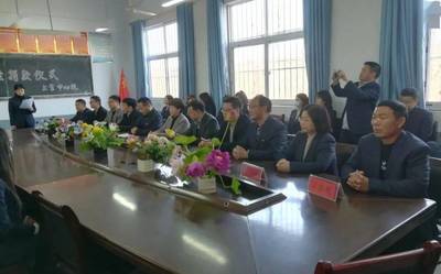 上官镇:市人大代表郭建伟开展捐资助教活动