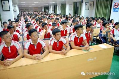 阳春市第二中学认真上好思想政治课