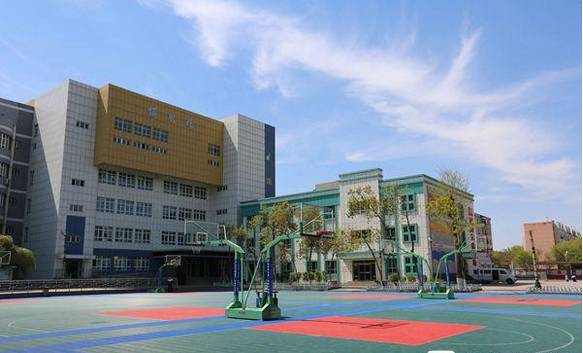 新闻早餐 国内供应增加猪肉鸡蛋蔬菜农产品价格下降明显 环北疆旅游专列本月开通新增酒吧影院设施 中考临近乌市中学举行校园开放日..
